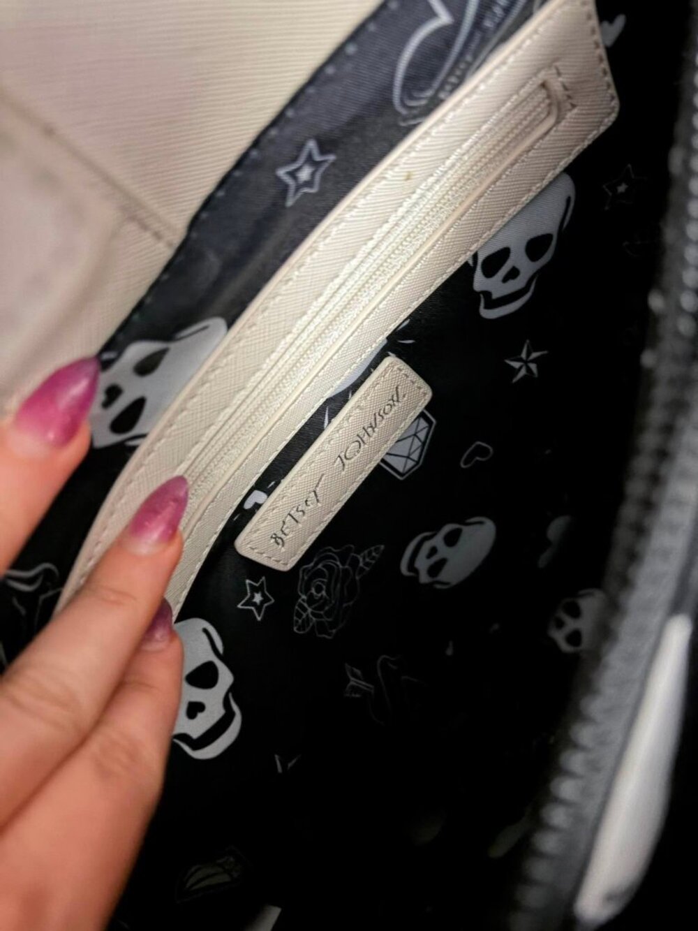 BETSEY JOHNSON EMBOSSED SKULL SATCHEL TOTE SHOULDER AND HANDLES WHITE - Picture 4 of 8